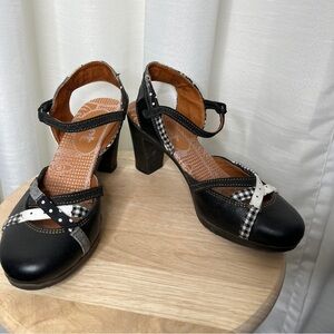 *Art black leather with polkadot detail straps heels
